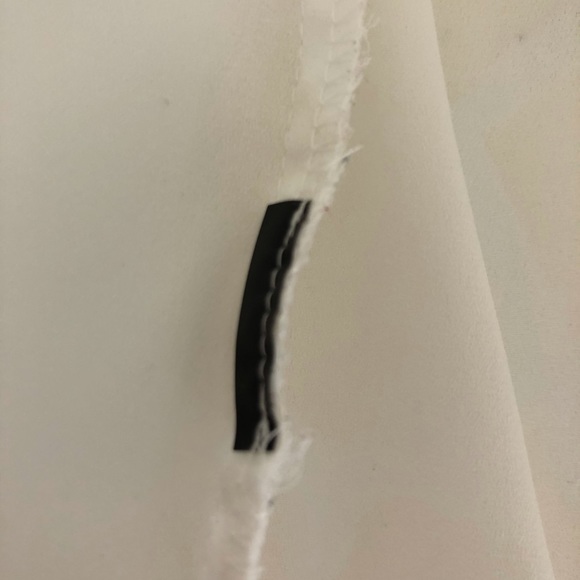 Sale! 🌟 Vince Camuto white top w white appliqués 💋 - Picture 10 of 10